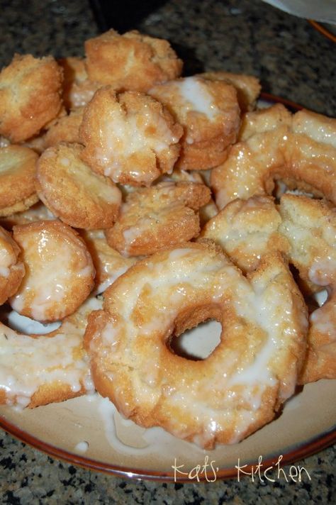 Sour Cream Donut, Homemade Donuts Recipe, Baked Donut Recipes, Glazed Donuts, Local Bakery, Breakfast Sweets, Homemade Donuts, Doughnut Recipe, Cake Donuts