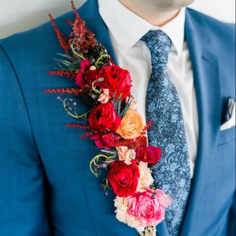 A real WOW factor. A floral accent that sticks to your jacket lapel. Approximately 6-9" long and designed to coordinate with your date's flowers. Fun Boutonniere, Australian Native Boutonniere, Lapel Corsage, Lapel Flowers, Flower Lapel, Floral Lapel Wedding, Mens Bouquet, Manly Flowers, Floral Lapel