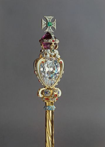 The Sovereign's Sceptre with Cross Ratu Elizabeth, Cullinan Diamond, British Crown Jewels, Royal Crown Jewels, Royal Crowns, Big Diamond, Royal Jewels, Royal Jewelry, Crown Jewels