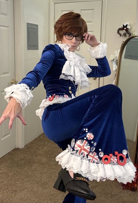 squeakadeeks (@squeakadeeks) on X Jojo Pointing Pose, Pointing Pose, Jojo Pose, Pose Inspiration, Austin Powers, You Think, Austin, Lookbook