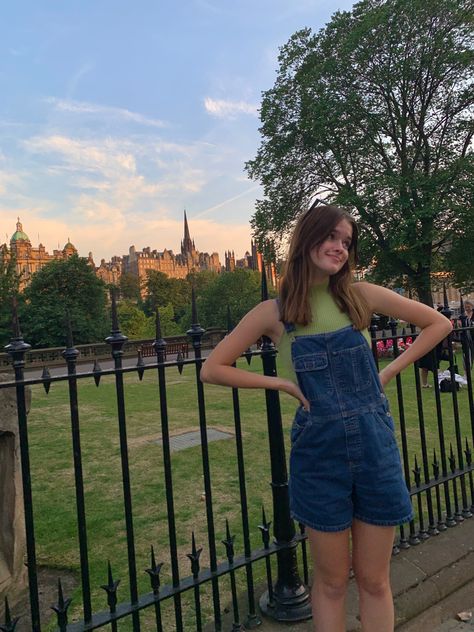 London Summer Outfit Aesthetic, Dublin Outfit Aesthetic, Summer Outfits England, Scotland Outfit Aesthetic, Summer In Edinburgh, Outfits For Ireland In June, Scotland Fashion Summer, England Fashion Summer, Edinburgh Scotland Outfits Summer