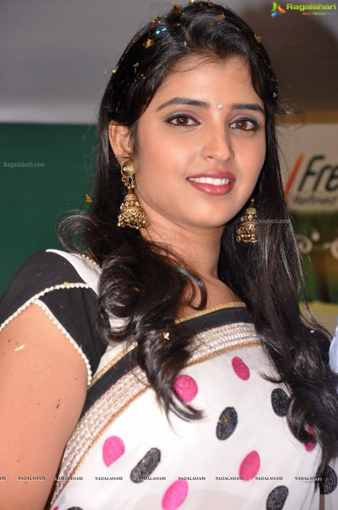 Telugu TV Anchor Syamala in Saree (25 Exclusive Photos) - Image 15 Telugu Anchors, Anchor Syamala, Anchor Shyamala, Bollywood Actress Without Makeup, Saree Stills, Tv Anchors, Marriage Photos, Actress Without Makeup, Latest Saree