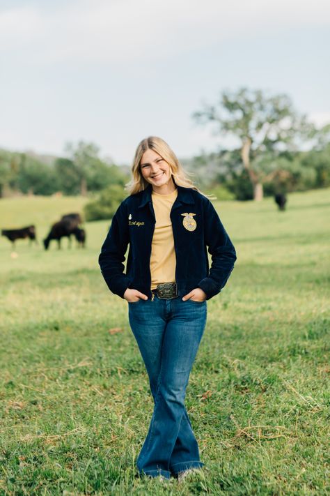 Senior Photos Ffa Jacket, Ffa Officer Team Pictures, Senior Pictures Ffa Photo Ideas, Livestock Pictures Senior Pics, Senior Pictures Ffa Jackets, Senior Pictures With Ffa Jacket, Ffa Graduation Pictures, Show Pig Senior Pictures, Ag Senior Pictures