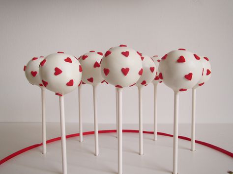 Cake Pops San Valentin, Heart Shaped Cake Pops, Heart Themed Birthday Party Aesthetic, Valentines Day Cake Pops, Cake Pops For Valentines Day, Heart Themed Party, Heart Birthday Party, Valentines Cake Pops, Valentine’s Cake Pops