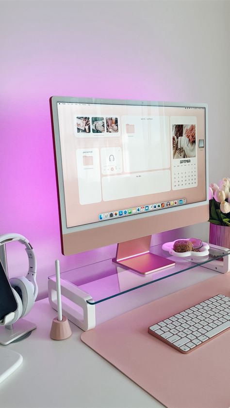 Organization Desk Aesthetic, Room Ideas Baddie, Desk Aesthetic Study, Adult Pink Bedroom, Pink Imac, Imac Office, Aesthetic Study Desk, Imac Setup, Mac Desk