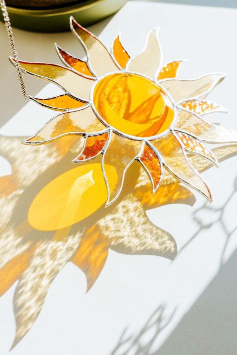 How To Make Stained Glass Suncatchers, Stained Glass Simple Ideas, Sunshine Stained Glass Pattern, Stained Glass Art Window Sun Catcher, Stained Glass Whimsical, Stained Glass Design Ideas, Summer Interior Decor, Suncatcher Stained Glass, Easy Stained Glass Suncatchers