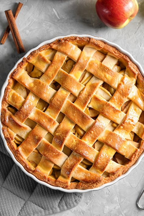 Thanksgiving Apple Pie, Homemade Apple Pie Recipe, Classic Apple Pie Recipe, Pie Store, Vegan Pies Recipes, Apple Pie Recipe Homemade, Apple Pie Filling Recipes, Apple Pie Recipe Easy, Vegan Apple Pie