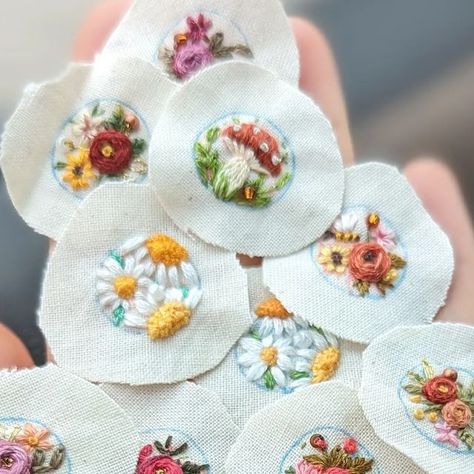 Nita | Tiny Embroidery 🪡 on Instagram: "Mini Embroidered Floral Necklaces the making 🩷 Did you get Free tiny embroidery patterns by the way? ┗ｪnk In Bェ⚆ #3dembroidery #embroideryjewelry #fiberjewelry #tinyembroidery #botanicalembroidery #floralembroidery #handembroidery #fiberartist #miniaturebroidery #embroiderynecklace #handmadejewelry #embroideryart #modernembroidery #embroideryflower" Cute Mini Embroidery, Miniature Embroidery Patterns Free, Small Embroidery Patterns, Embroidered Small Flowers, Tiny Embroidery Patterns, Mini Embroidery Hoop Ideas, Mini Embroidery Patterns, Tiny Flower Embroidery Patterns, Tiny Embroidery Ideas