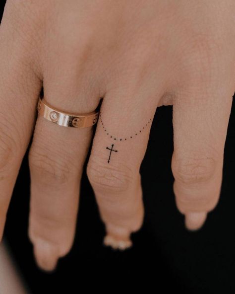 Cross Finger Tattoos, Catholic Tattoos, 42 Tattoo, Rosary Tattoo, Membentuk Alis, Small Finger Tattoos, Cross Tattoos For Women, Finger Tattoo For Women, Hand And Finger Tattoos