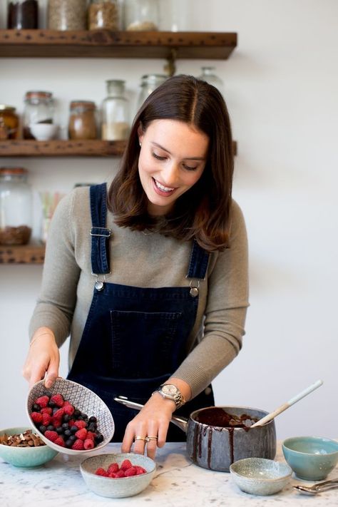 Ella Mills, Picture Food, Ways To Feel Better, Baking Photography, Cooking Photos, Cooking Photography, Deliciously Ella, Food Photoshoot, Healthy Morning Routine