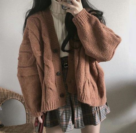 Knit Cardigan Outfit, Korean Winter Outfits, Korean Fashion Ideas, Dark Academia Outfit, Dark Academia Fashion, Winter Skirt Outfit, Academia Fashion, Winter Outfits Cold, Cute Winter Outfits