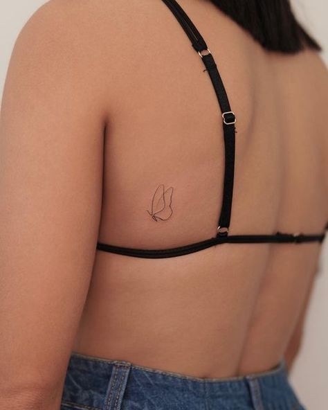 Dainty Tattoo Designs, Tattoo House, Small Tattoo Ideas For Women, Dainty Tattoo, Small Back Tattoos, Blade Tattoo, Shoulder Blade Tattoo, Basic Tattoos, Small Pretty Tattoos