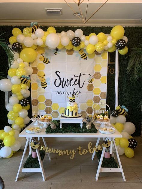 Bee Baby Shower Decoration, Bee Themed Birthday Party, Sweet As Can Bee, Honey Bee Baby Shower, Bee Birthday Party, Sunflower Baby Showers, Creative Baby Shower, Bee Baby Shower Theme, Baby Reveal Party