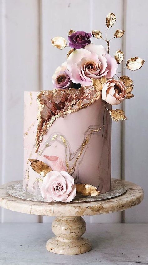 one tier cake, covered with pink and gold marble fondant, rock candy cake, decorated with pink rock candy and flowers Rock Candy Cakes, Wedding Cake Marble, One Tier Cake, Geode Cake Wedding, Cake With Flowers, Geode Cake, Beautiful Cake Designs, Elegant Birthday Cakes, Beautiful Birthday Cakes