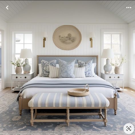 Cream And Light Blue Bedroom, Unique Accent Wall Ideas Bedroom, Decor Small Bedroom, Blue And Cream Bedroom, Costal Bedroom, Modern Coastal Bedroom, Light Blue Bedroom, Lake House Bedroom, Design Ložnic