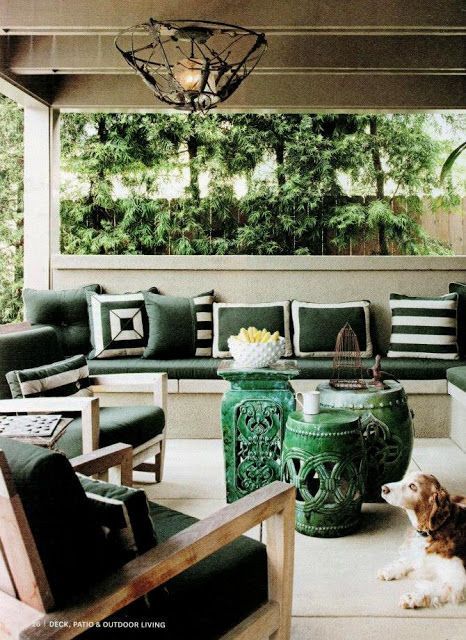 Laguna Beach: shades of green in this outdoor space Green Furniture Living Room, Dark Green Living Room, Garden Stools, Ceramic Garden Stools, Garden Deco, Outside Living, Living Room Green, Garden Seating, Interior Garden