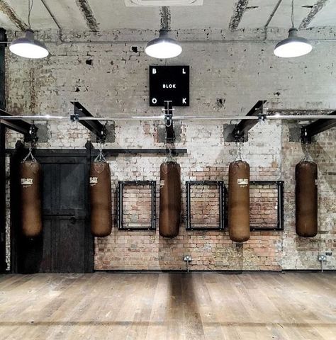 Boxing gym inspo Fitness Design Gym, Gym Design Interior, Home Gym Garage, Basement Gym, Gym Room At Home, Gym Interior, Home Gym Decor, Boxing Bags, Best Home Gym