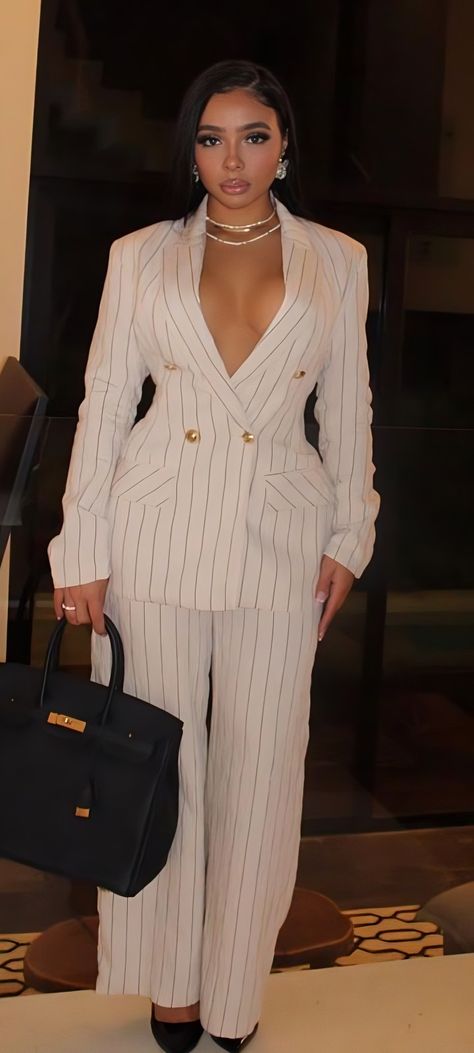 Professional Baddie Aesthetic, Elegant Glamour Style, 80s Classy Aesthetic, Couture Business Fashion, Cute Pants Suits Black Women, Baddie Suits For Women, Fitted Suits For Women Classy, Suit Dress For Women Classy, All White Business Outfit