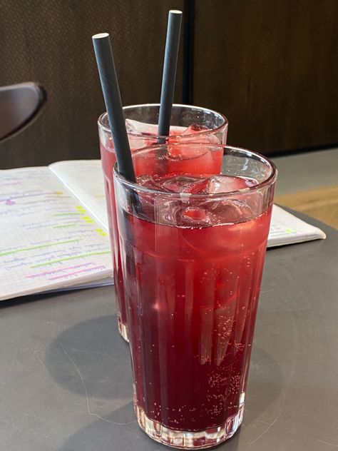 Red drinks, caffee, friends, studying, aesthetic, limonade, lifestyle Friends Studying Aesthetic, Randys Donuts, Red Smoothie, Studying Aesthetic, Red Drinks, Red Cocktails, Fresh Drinks, Ice Cold Drink, Smoothie Cup