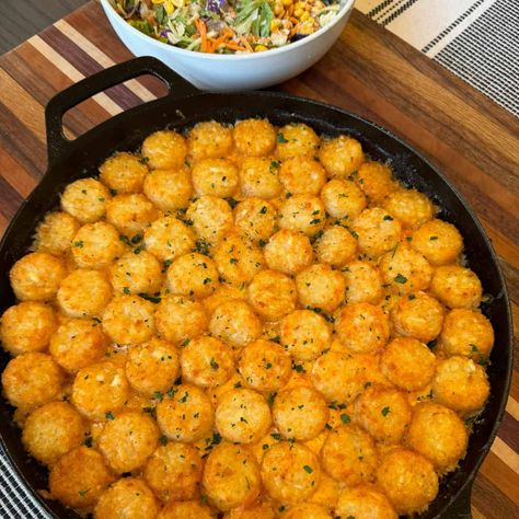 Fiesta Chicken Tater Tot Casserole is an easy one pan dinner recipe that is perfect for switching up Taco Tuesday! Top with any of your favorite taco toppings. Potatoes And Kielbasa, Crockpot Cheesy Potatoes, Easy One Pan Dinner, One Pan Dinner Recipes, Chicken Tater Tot Casserole, Luke Brown, Easy Salsa Recipe, Fiesta Chicken, Tot Casserole