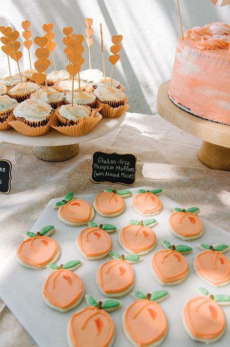 For her baby daughter Georgia's first birthday, Ashley Ross Kraus threw a gorgeous peach-themed bash. Peach Baby Shower, Peach Party, First Birthday Party Themes, Cakes And Cupcakes, Peaches Cream, Sweet Peach, 1st Birthdays, First Birthday Party, Girl First Birthday