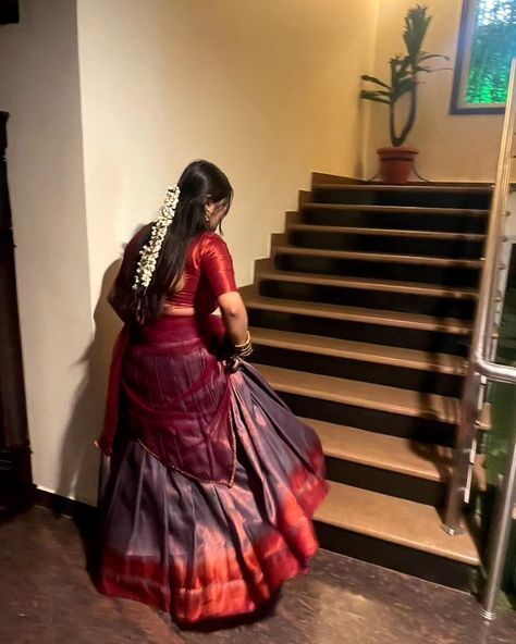 Telugu Outfits, South Indian Girl Aesthetic, South Indian Outfits, Traditional South Indian Look, Indian Aesthetic Outfit, Telugu Aesthetic, Aesthetic Indian Wedding, Lehenga Aesthetic, South Indian Aesthetic