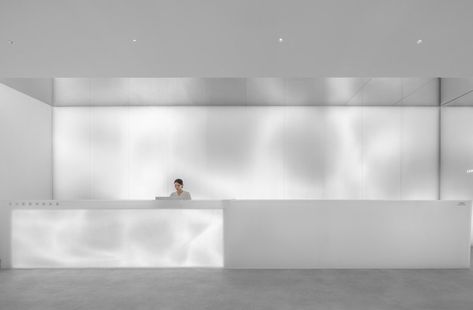 FRAME | The Great Imagination Exhibition Lobby Desks, Reception Desk Design, Dental Office Design, Counter Design, Reception Design, Hall Design, Skincare Brand, Meditation Space, Garden Office