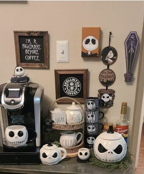 Creative Kitchen Design, Alternative Home Decor, Jack Nightmare Before Christmas, Christmas Hand Painted, Nightmare Before Christmas Decorations, Nightmare Before Christmas Halloween, Adornos Halloween, Dark Home Decor, Creative Kitchen