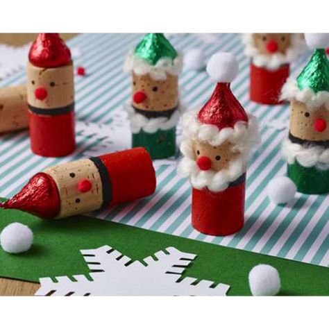 Cork Crafts For Kids, Christmas Cork Crafts, Wine Cork Santa, Christmas Kisses, Fun Holiday Crafts, Christmas Kiss, Chocolate Christmas, Craft Images, Wine Cork Crafts