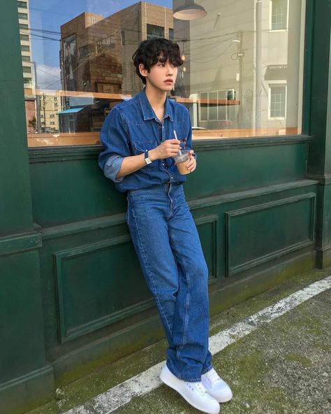 Men 2023 Outfit, Denim Mens Outfits, Denim For Men Outfit, Outfit Inspo For Men Casual, Denim Aesthetic Men, Denim Outfits 2023, Denim Outfit Ideas For Men, Retro Fits Men, Ootd 90s Style Cowo