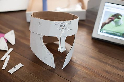 Kid Inspiration - All for the Boys - Crafteeo - DIY Cardboard Warrior Helmets Diy Helmet, Costume Chevalier, Knight Birthday Party, Viking Party, Carton Diy, Knight Party, Medieval Party, Warrior Helmet, Knight Costume