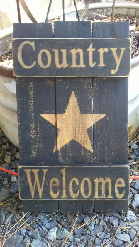 Primitive Diy Crafts, Primitive Crafts To Make, Shutter Wall Decor, Shutter Wall, Primative Decor, Primitive Wood Crafts, Rustic Ideas, 4th July Crafts, Barn Wood Crafts