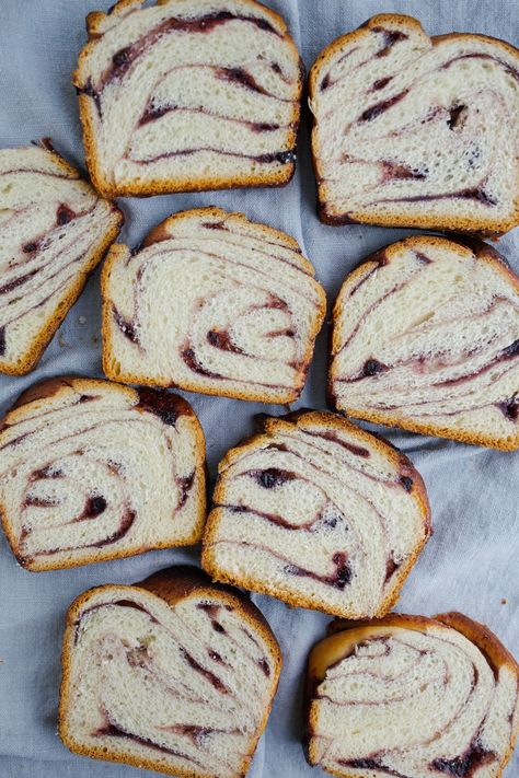 Blueberry Babka, Babka Recipe, Swirl Bread, Baked Good, Vegetarian Meal Prep, Swirled Bread, Summer Baking, Fruit Filling, Cinnamon Swirl