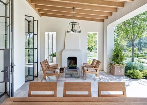 Pergola Fireplace, Contemporary Outdoor Living, Design Camino, Design Per Patio, California Room, Casa Country, Eclectic Interior Design, Casas Coloniales, Patio Roof