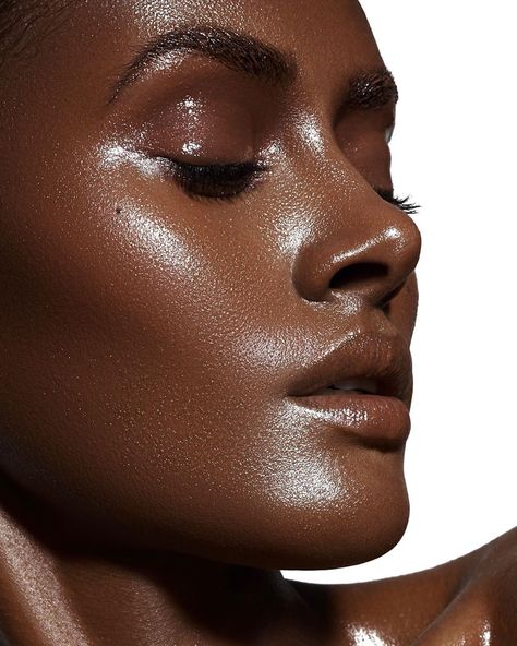 Glossier Models, No Makeup Look, Velvet Skin, Makeup Magazine, Danessa Myricks, Glossy Eyes, Glossy Makeup, Dewy Makeup, Beauty Photoshoot