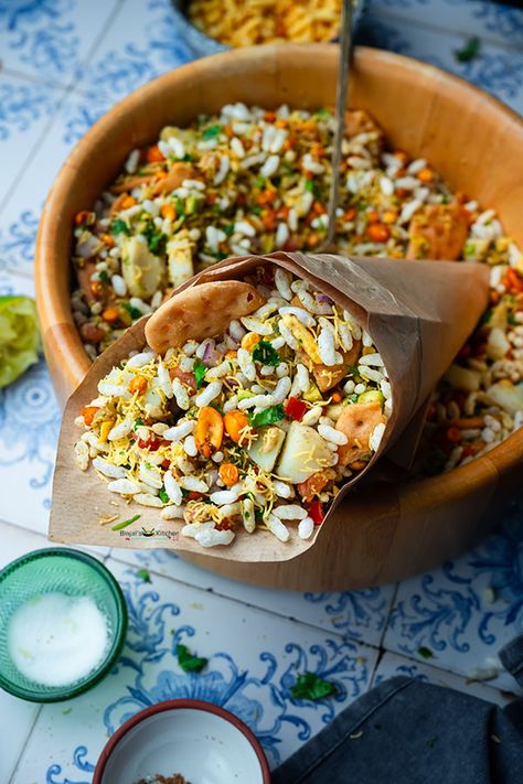 Sukha Bhel Bhelpuri Photography, Bhel Puri Photography, Street Food Photography Ideas, Paan Ice Cream Recipe, Bhel Puri Recipe, Van Branding, Bhel Recipe, Rainbow Foods, Sev Puri