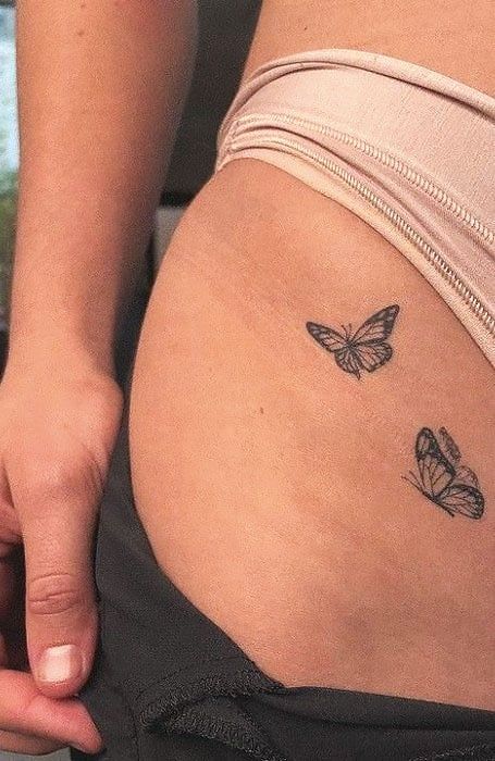 50 Sexy Hip Tattoos for Women (2022) - The Trend Spotter Tato Minimal, Tattoo Spots, Minimal Tattoo Design, Hip Tattoos Women, Petite Tattoos, Cute Tattoos For Women, Discreet Tattoos, Subtle Tattoos, Tattoo Life