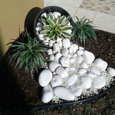 Small Front Yard Landscaping, Rock Garden Design, Front Yard Garden Design, Garden Decor Projects, Rock Garden Landscaping, Diy Backyard Landscaping, Outdoor Gardens Design, Garden Yard Ideas, Garden Fountains