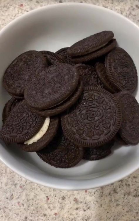 Oreo Delicacy Food, Food Drink Photography, Think Food, Snap Food, Instagram Food, Oreo Cookies, Food Snapchat, Food Obsession, Mendoza