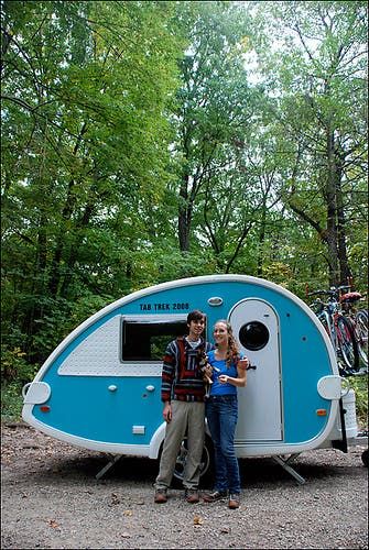 tab_trailer Tiny Campers, Teardrop Camping, Kombi Motorhome, Teardrop Campers, Tiny Trailers, Tiny Camper, Rv Trip, Small Trailer, Living Simply