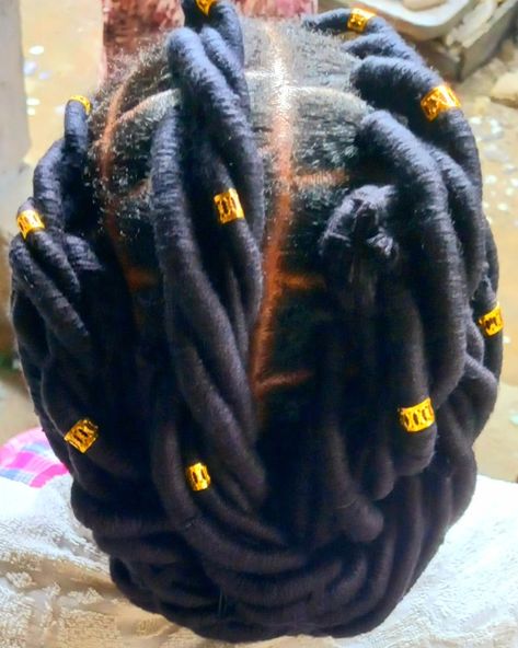 Bobby Wool Braids Hairstyles, Bobby Wool Hair Styles, Thread Hairstyles, Threaded Hair, Ankara Kimono Style, Wool Braids, Wool Hairstyles, Brazilian Wool, Dreadlocks Hairstyles