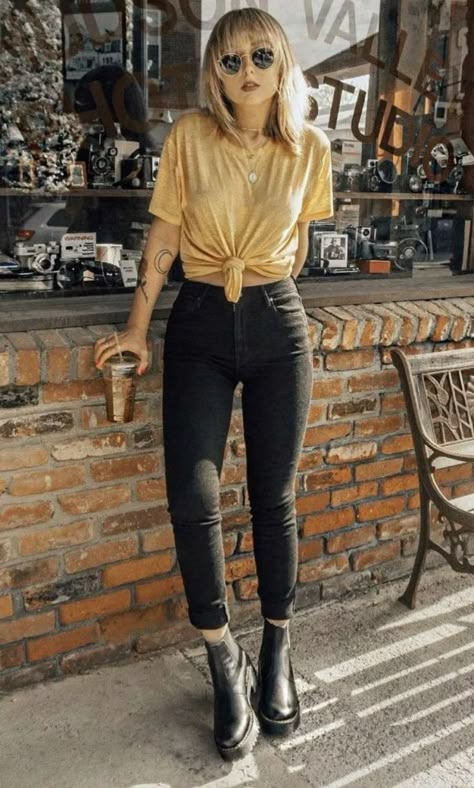 Mode Edgy, Look Grunge, Sunny Season, Types Of Jeans, Trendy Fits, Outfit Mujer, Denim On Denim, Cooler Look, Black Women Fashion