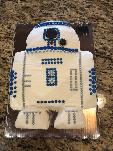 Easy to make! Star Wars Essen, R2d2 Cake, Decorative Orbs, Star Wars Birthday Cake, 9 Birthday, Star Wars Food, Star Wars Cake, Star Wars Birthday Party, Star Wars R2d2