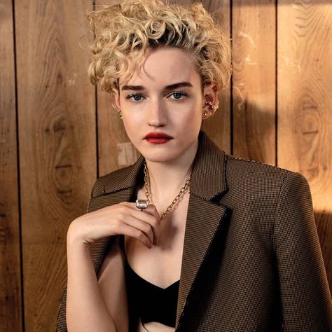 (2) Aly Art - YouTube Aly Art, Anna Delvey, Garner Style, Marie Claire Australia, Curly Undercut, Curly Pixie Hairstyles, People Make Mistakes, Julia Garner, Foster The People