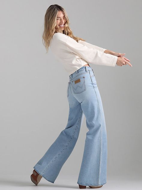 Gvf Concert Outfit, Wrangler Jeans Womens, Anthro Style, Brand Profile, Spring Closet, Cool Pants, Chic Streetwear, High Rise Bootcut Jeans, Western Jeans