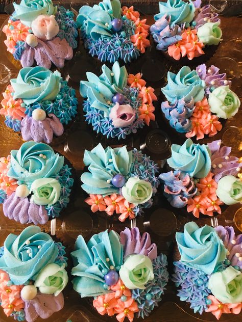 Mermaid cupcakes Mermaid And Pirate Cupcakes, Coral Reef Cupcakes, Mermaid 6th Birthday Party, Coral Cupcakes, Under The Sea Costume, Tail Designs, Tasty Cupcakes, Pirate Cupcake, Mermaid Pirate Party