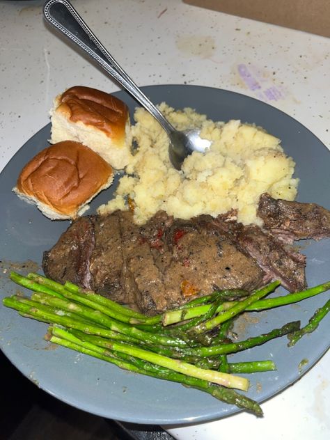 Steak with homemade gravy and mashed potatoes n asparagus with Hawaiian dinner roll Asparagus Plating, Mashed Potatoes And Asparagus, Steak Mashed Potatoes, Hawaiian Dinner, Steak And Mashed Potatoes, Potatoes And Asparagus, Dinner Roll, Homemade Gravy, Food Goals