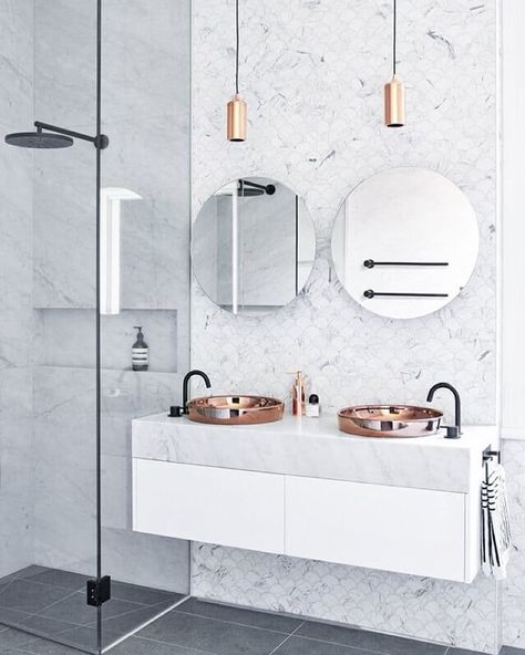 Can't stop obsessing over this white marble and copper detailed bathroom. Bad Inspiration, Black Shower, Bad Design, Bathroom Inspo, Marble Bathroom, Beautiful Bathrooms, Amazing Bathrooms, Bathroom Renovation, Luxury Bathroom