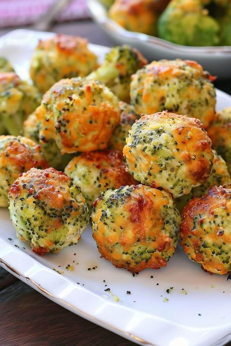 Savory Bakes Recipes, Broccoli And Cheese Appetizers, Food Shaped Like Balls, Savory Balls Recipe, Baked Broccoli Cheese Balls, Tasty Food Recipes Veg, Cooked Broccoli Recipes, Easy Cheese Ball Recipe, Cheese Broccoli Bake