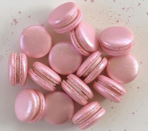 Macaroons Aesthetic, Birthday Macarons, Macarons Vanilla, Macarons Aesthetic, Dessert Images, Cookies Macaroons, Rose Macarons, Macaron Ideas, 22 Bday